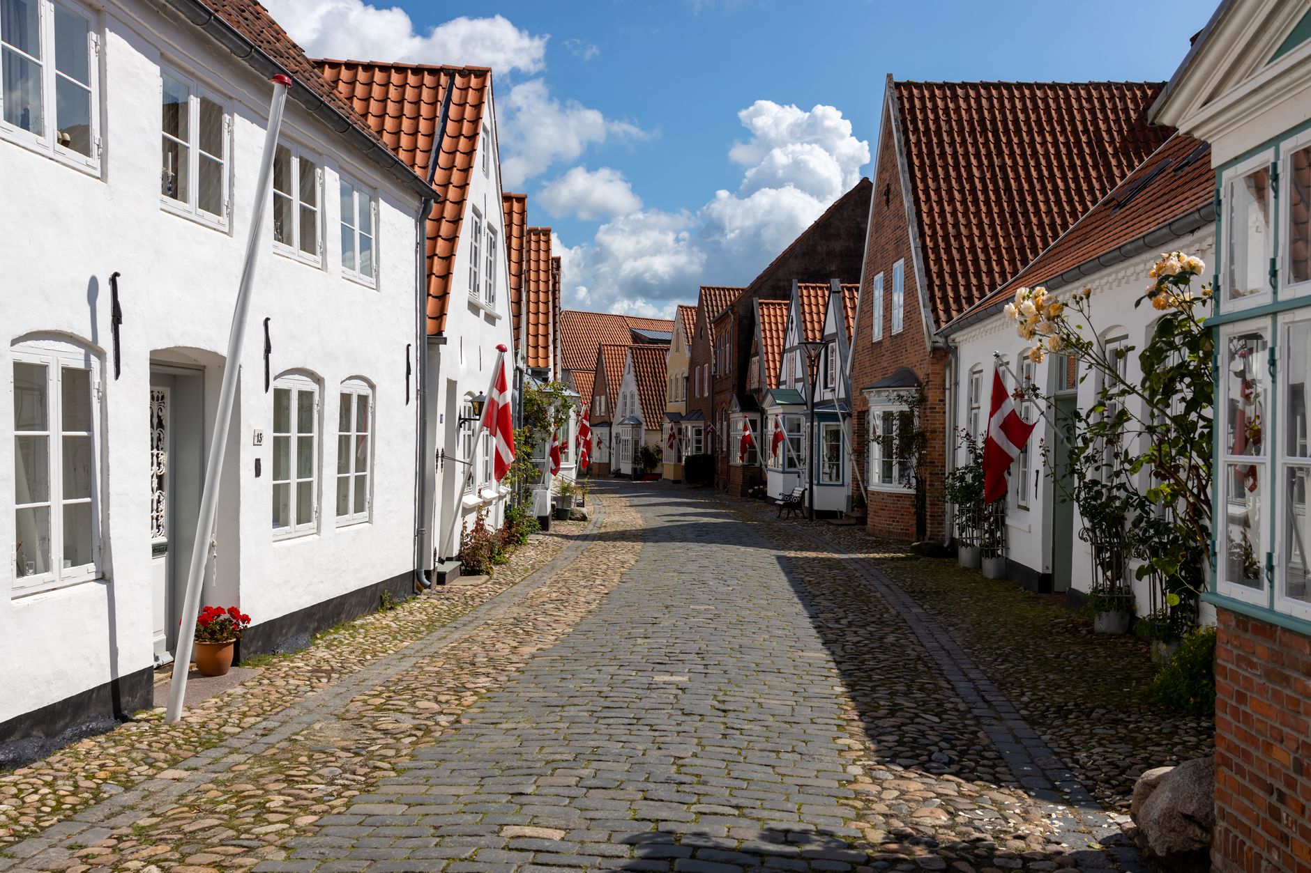 Vogn klar til transport ved et mindre lagerområde